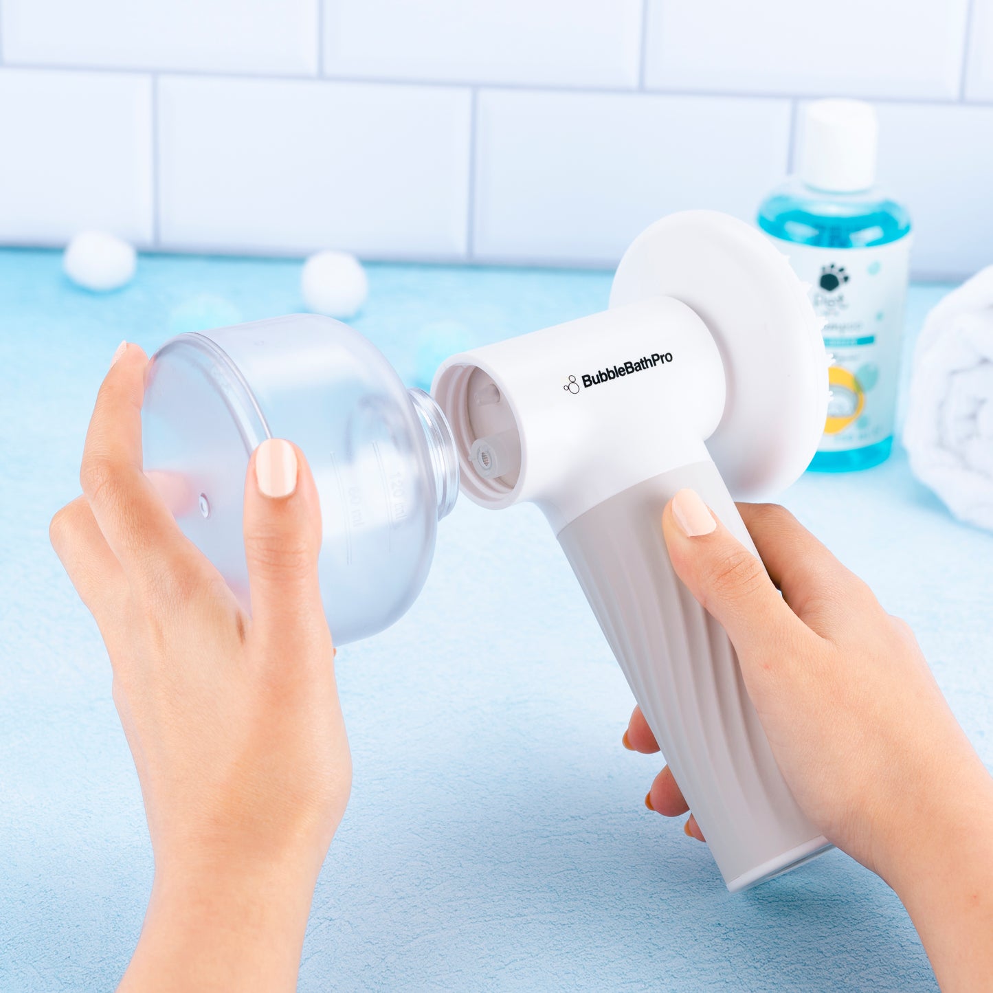 Dog Bath Brush Auto Foam Shampoo Dispenser Soothing Massage Bath Brush Scrubber Large Medium Small Dogs Puppies Husky Golden No Pre-Wetting Required