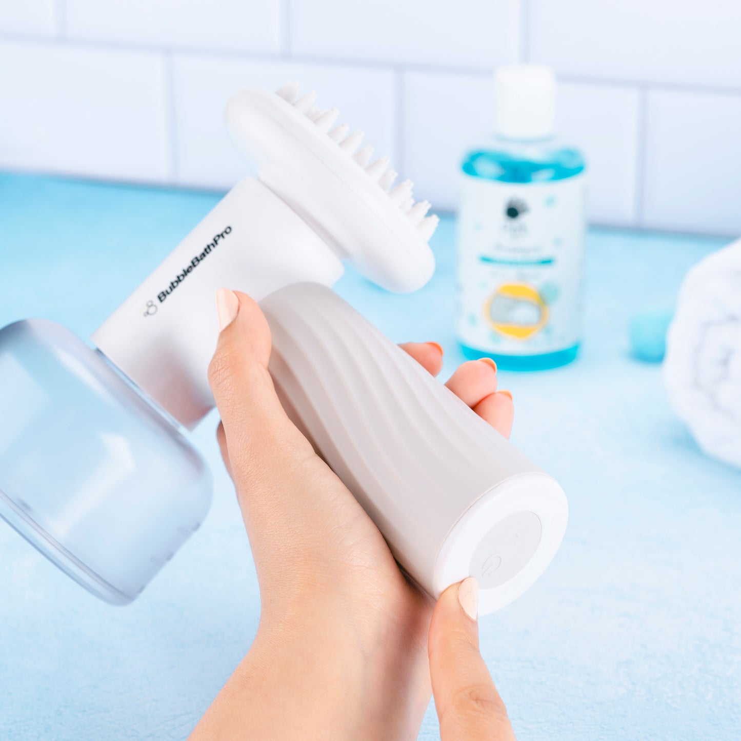 Dog Bath Brush Auto Foam Shampoo Dispenser Soothing Massage Bath Brush Scrubber Large Medium Small Dogs Puppies Husky Golden No Pre-Wetting Required