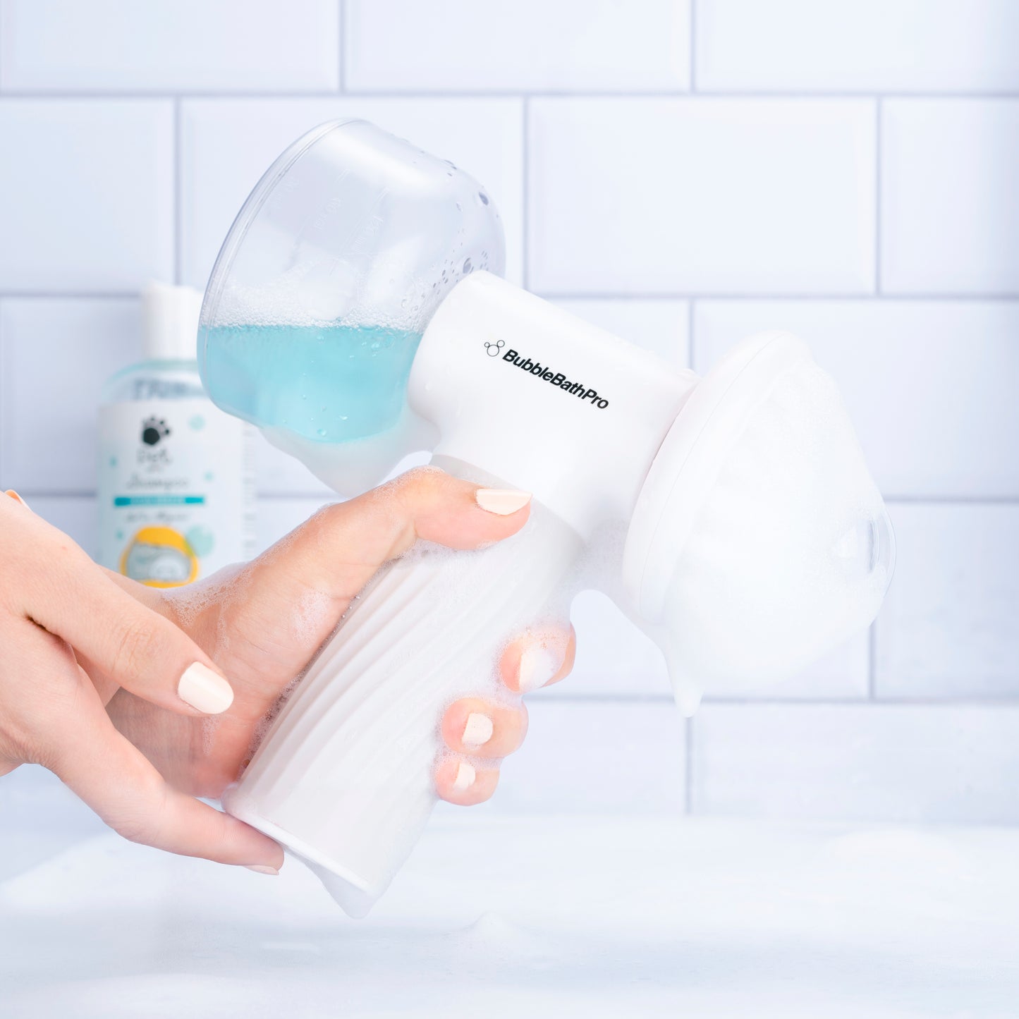 Dog Bath Brush Auto Foam Shampoo Dispenser Soothing Massage Bath Brush Scrubber Large Medium Small Dogs Puppies Husky Golden No Pre-Wetting Required