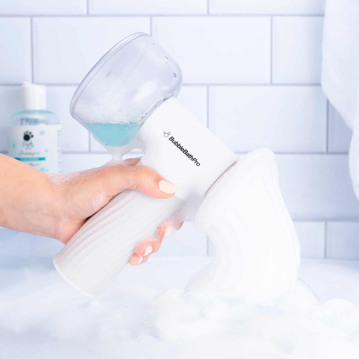 Dog Bath Brush Auto Foam Shampoo Dispenser Soothing Massage Bath Brush Scrubber Large Medium Small Dogs Puppies Husky Golden No Pre-Wetting Required