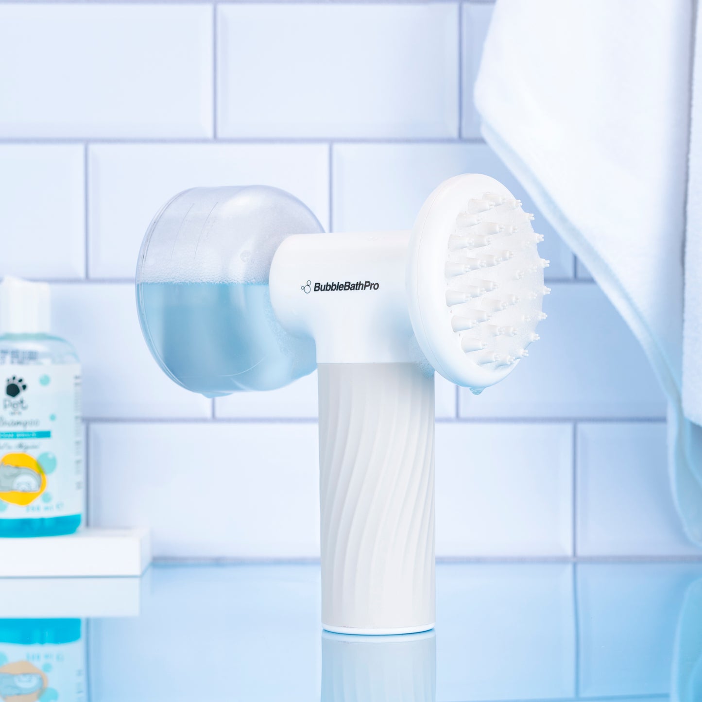 Dog Bath Brush Auto Foam Shampoo Dispenser Soothing Massage Bath Brush Scrubber Large Medium Small Dogs Puppies Husky Golden No Pre-Wetting Required